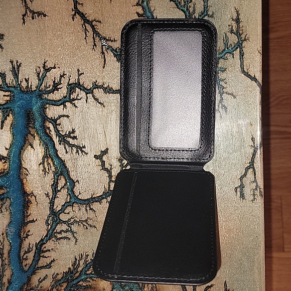 ESR HaloLock wallet stand - Picture 4 of 11